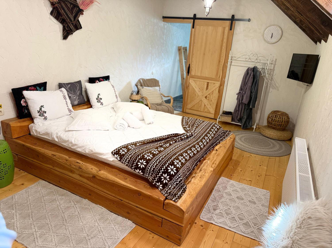Bedroom 2, Cuibul Braneanului, Zarnesti