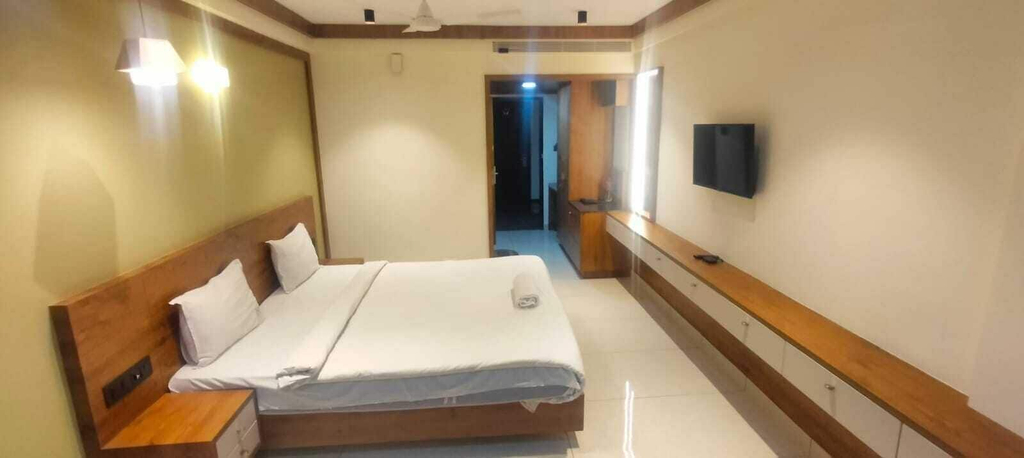 Room 5, Hotel Southgate, Thiruvananthapuram