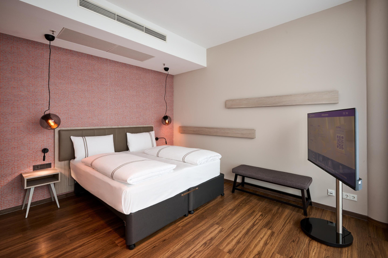 Bedroom 3, Premier Inn Würzburg, Würzburg