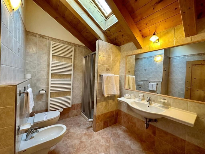 Bathroom 3, B&B Cèsa Planber Mountain View, Trento