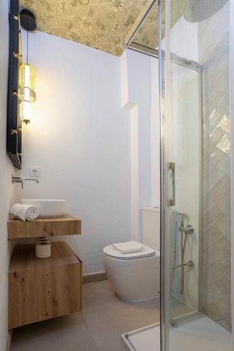 Bathroom 5, Stylish House With Terrace. Casa del Buen Viaje, Sevilla