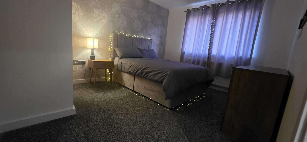 Room 2, Pet Friendly 2-bed Apt, Sleeps 3 With Parking, Doncaster