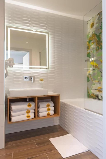 Bathroom 4, Miodowa Klinika - Longevity Center, Nowy Sącz