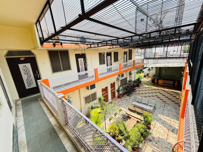 Others 4, Shri Hari Lodge - Near Shri Ram Mandir and Hanuman Garhi, Faizabad