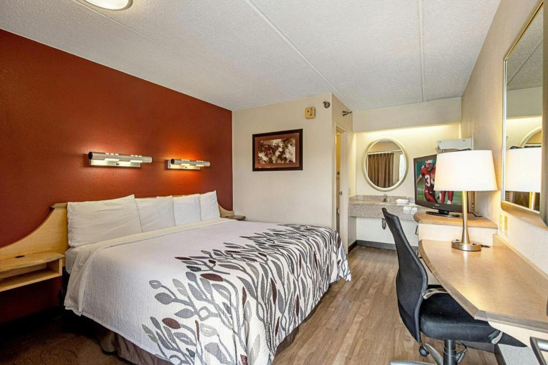 Bedroom 2, Red Roof Inn Akron, Summit