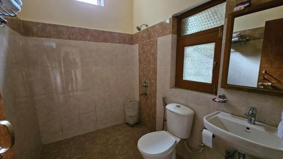 Bathroom 3, Chevron Mountain Villa, Bageshwar