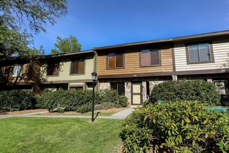 Exterior & Views 2, Seven Springs 3 BR Deluxe Condo, by Golf Course by RedAwning, Somerset