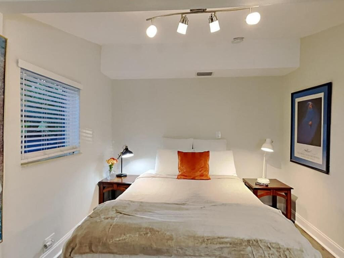 Room 5, Suarez Art Stay Near Miami Design District with Parking, Miami-Dade