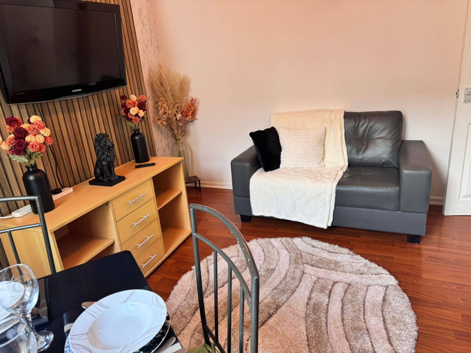 4, House 10 minutes from the Center, Sefton
