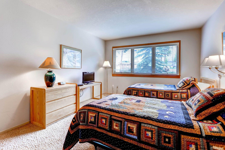 Bedroom 3, Quicksilver 1643, Summit