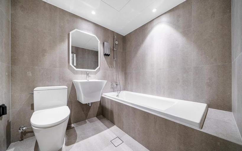 Bathroom 5, Sinchon d Hotel, Seodaemun