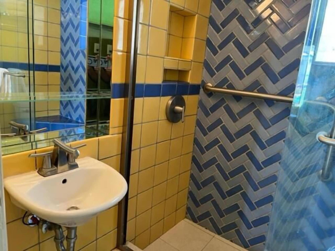 Bathroom 2, Caribbean Motel, Cape May