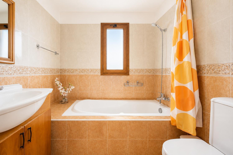 Others 5, Villa Corallina