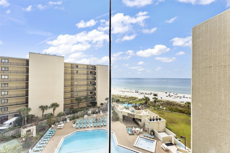 Sport & Beauty, Top of the Gulf 607, Bay