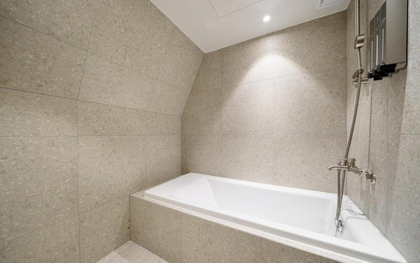 Bathroom 5, Sinchon d Hotel, Seodaemun