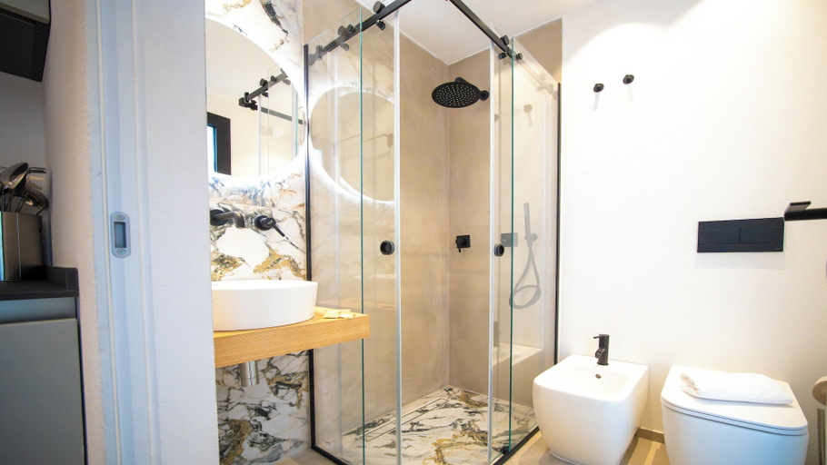 Bathroom 4, Solemar Sicilia - Torre Maqueda, Palermo