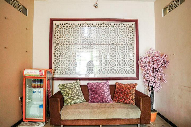 Public Area 3, Audah Syariah Residence Mitra RedDoorz, Surabaya
