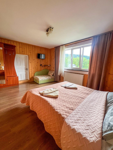 Bedroom 2, Shum Cheremosha, Verkhovyns'kyi