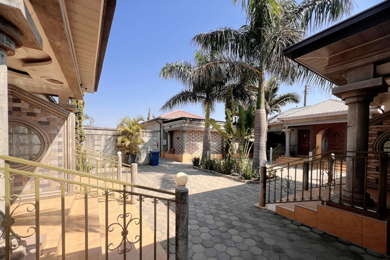 Property grounds 3, 2030 View Lodge