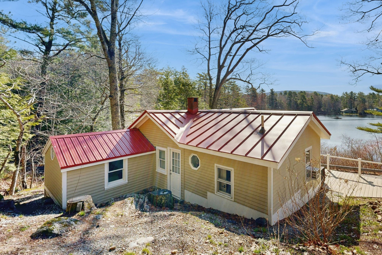 Exterior 2, Charming Cottage With a Spacious Deck Overlooking the Megunticook River, Knox