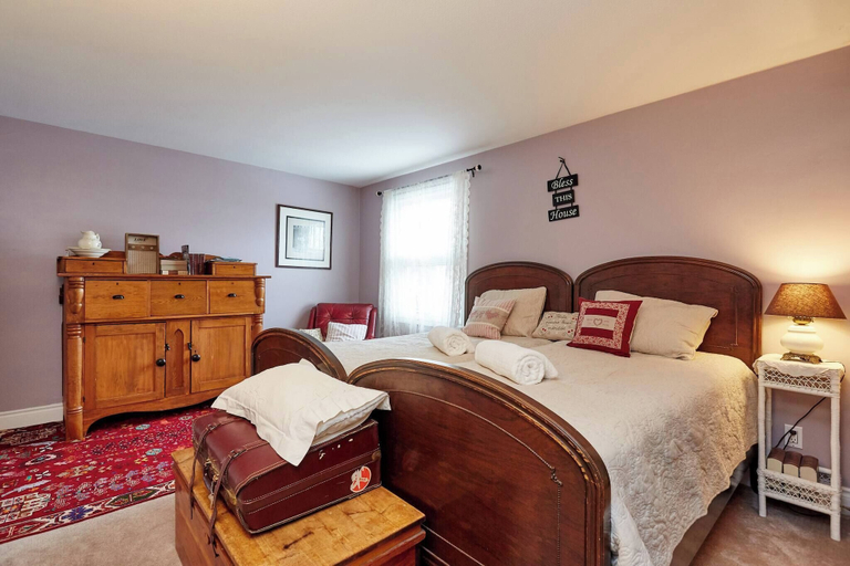 Primary image, Room-french Nest, Private Bathroom! Chec, Halton
