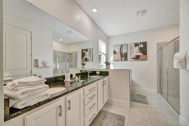 Bathroom 4, The Watson Court Manor, Osceola
