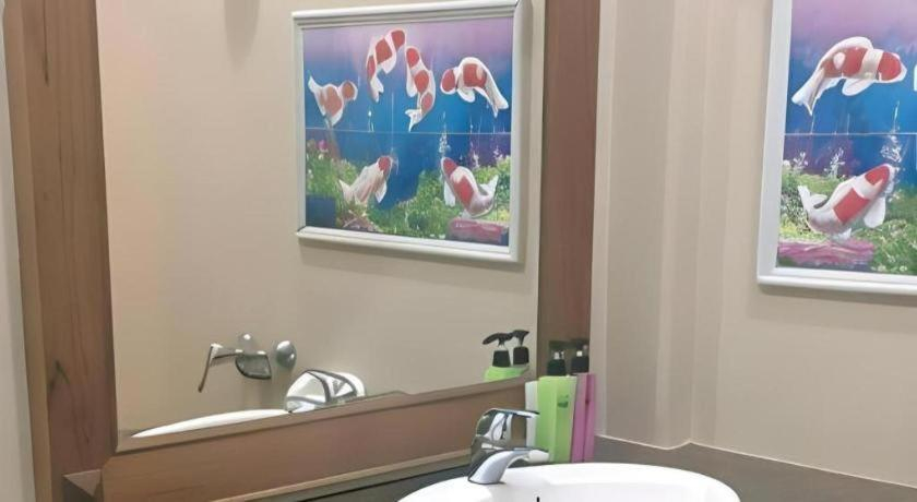 Bathroom 4, Jj Bungalow, Mueang Krabi