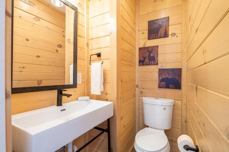 Bathroom 5, Butterfly Lookout, Jefferson