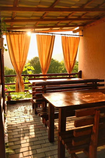 Food & Drinks 3, Casa cu Muscate, Vidra