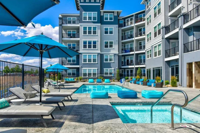 Room 4, Sparks Marina 2BR Mountain Views Pool Hot Tub, Washoe