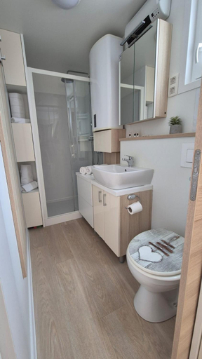 Bathroom, FLOATING SEA HOUSE AURORA, Piran