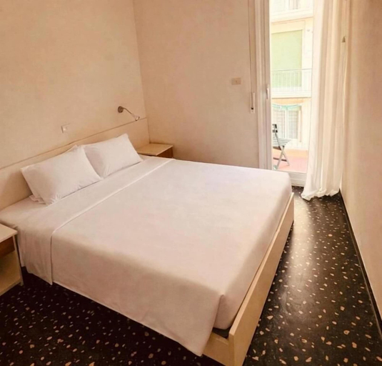 Others 4, Hotel Elisabetta, Genova