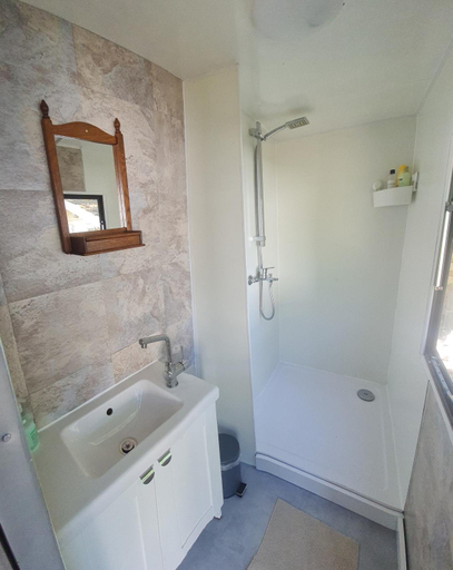 Bathroom, de Tweelingen, Aa en Hunze