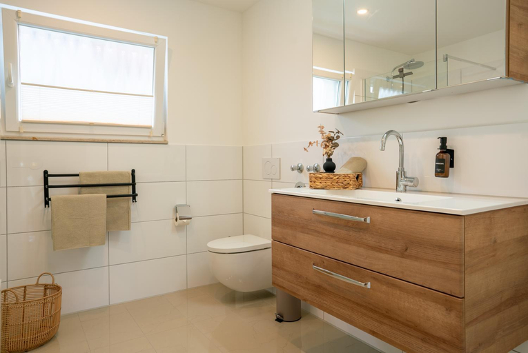 Bathroom 2, Design Apartment Wolfsburg I, mit Terrasse Smart TV, HighSpeed WLAN, Nespresso Maschine, Wolfsburg