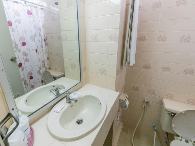 Bathroom 4, Lake Inn Hotel, Muang Songkhla