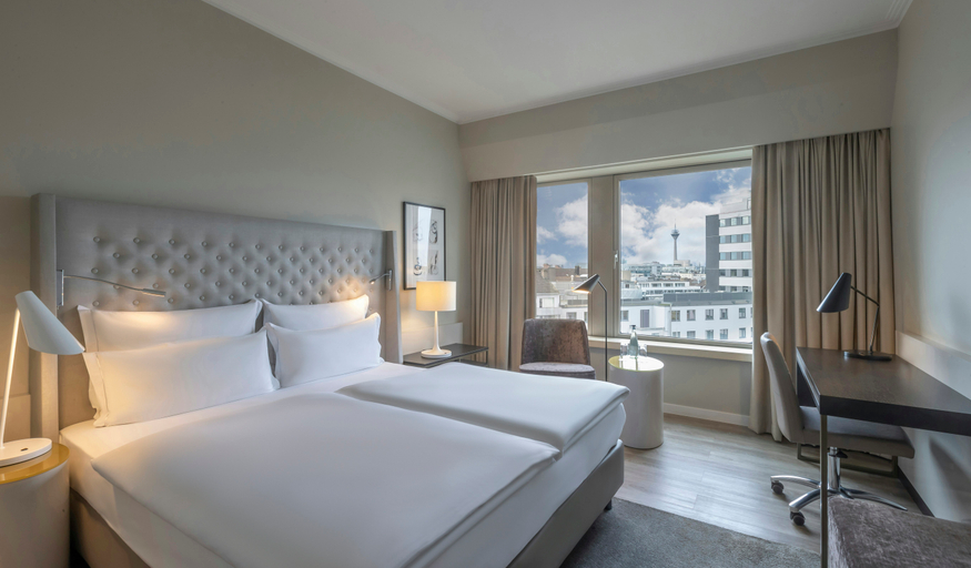 Bedroom 4, Clayton Hotel Düsseldorf City Centre, Düsseldorf
