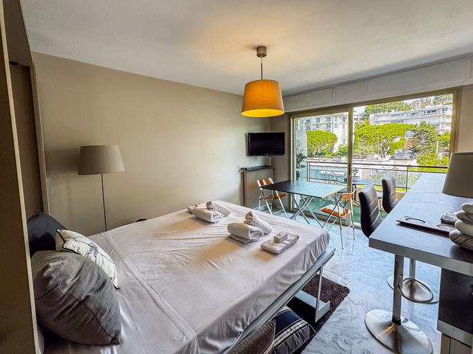 Room 5, Studio Terrasse Pointe Croisette A0b214, Alpes-Maritimes