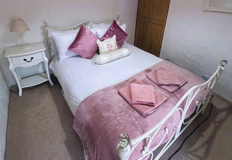 Room 5, Lakeside Cottage - Sleeps 8 - Garden, Cumbria