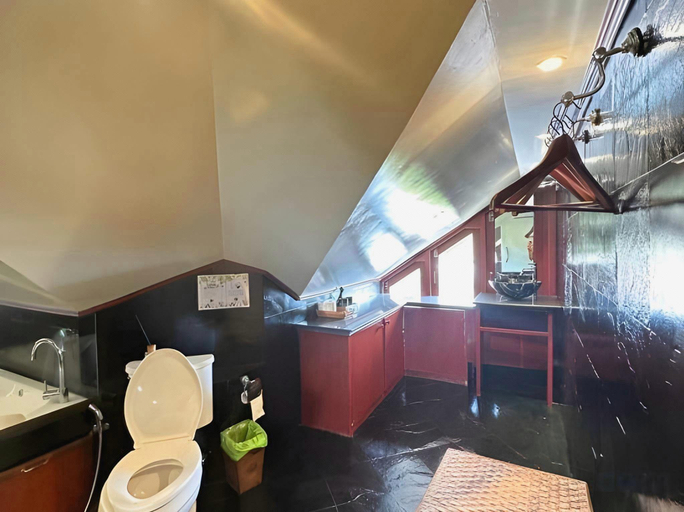 Bathroom 4, Talay Naiharn Hotel, Phuket Island