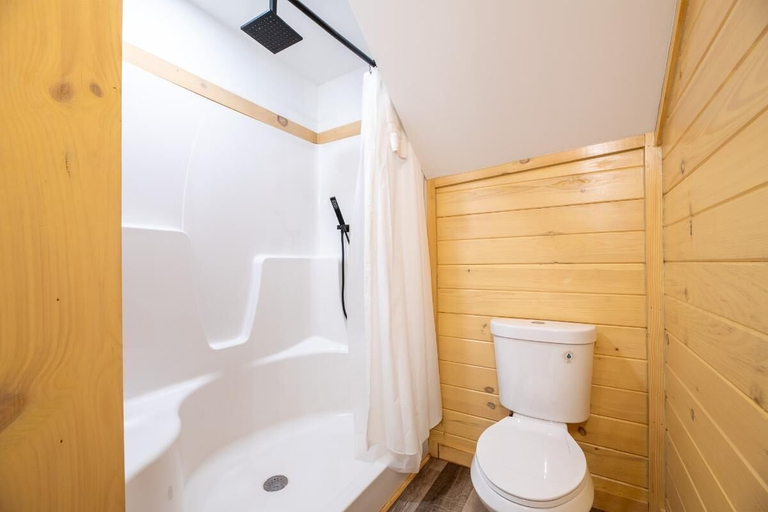 Bathroom 4, Butterfly Lookout, Jefferson