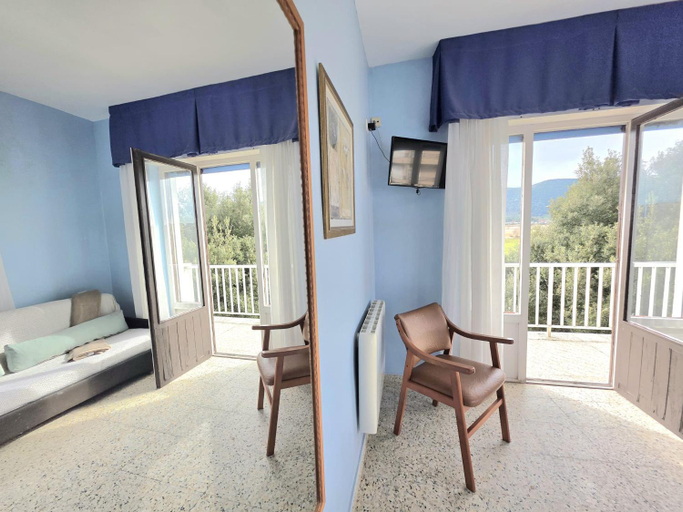 2, Hotel Quinfer Auto check-in Rooms, Cantabria