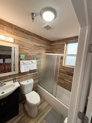 Bathroom 3, Haiban Hotel Jersey City, Jersey City