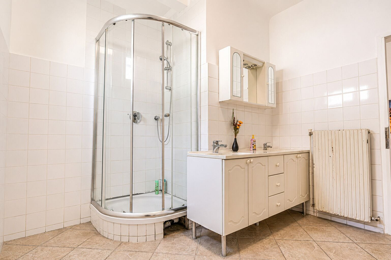 Shared bathroom 5, Charming House with Garden Access, Wien