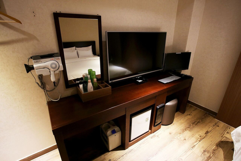 Others 4, Luxury G Motel, Nam