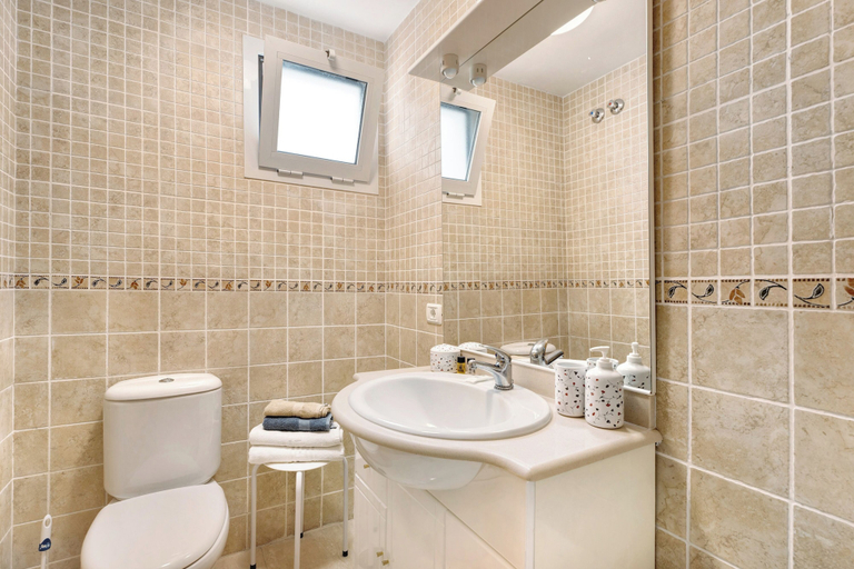 Bathroom 3, Charming 2-Bedroom Apartment in Playa San Juan, Spain, Santa Cruz de Tenerife