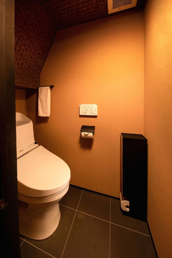 Bathroom 3, Kanade Matsubara-Gokomachi, Kyoto