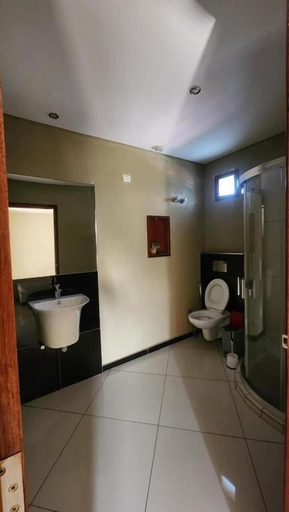 Bathroom 2, Oro Boutique Guesthouse, Maputo