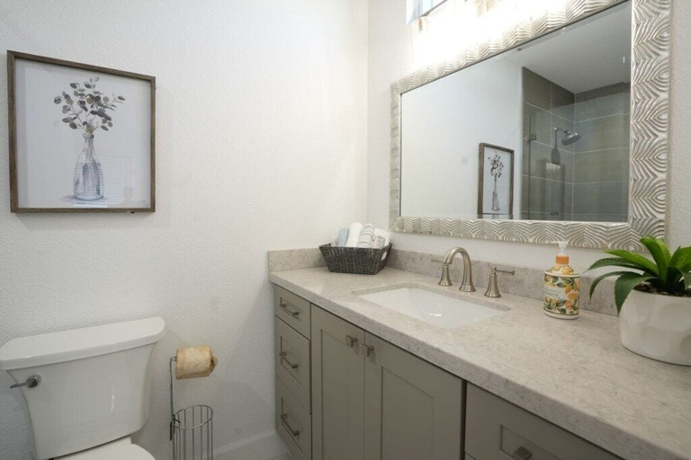 Bathroom 3, Awesome 5 Bedroom 3 Bath Pool Home With In-ground Jacuzzi, Orange