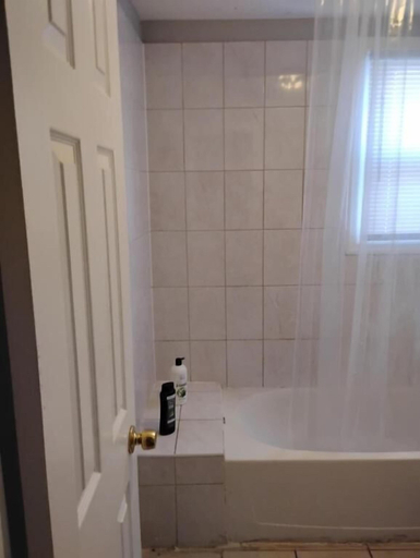 Bathroom 5, Grove 125, Newark