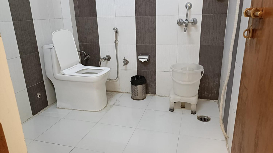 Bathroom 3, Avisha Ganga Retreat - Near Har Ki Pauri, Hardwar